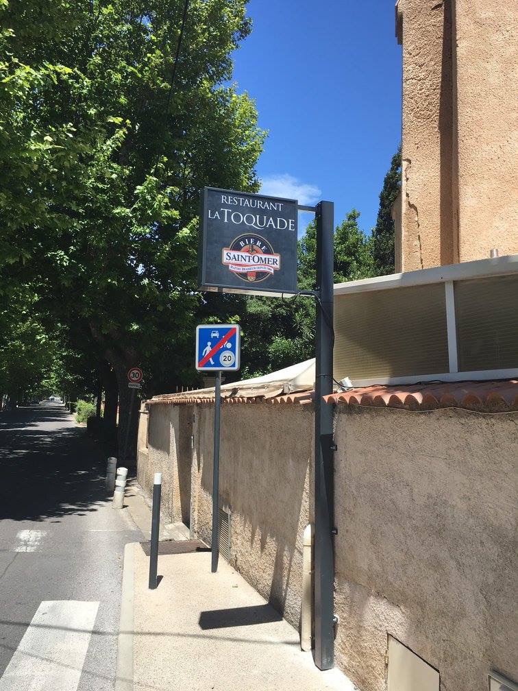 La Toquade restaurant - drapeau